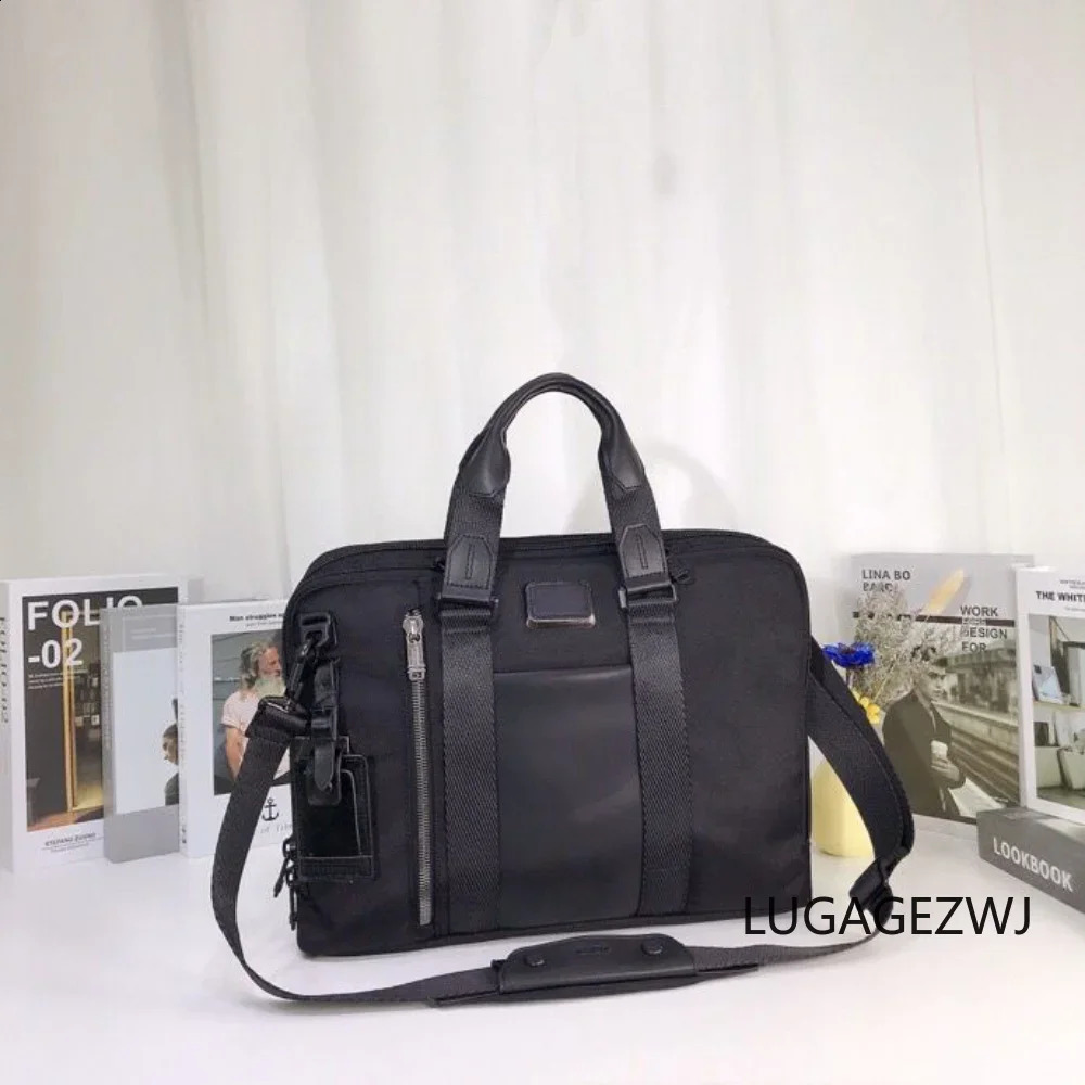 Fashion y er 14 inch Laptop Briefcase Business Handbag For Men Large Capacity Mens Leather Shoulder Bag 240821 4fe9