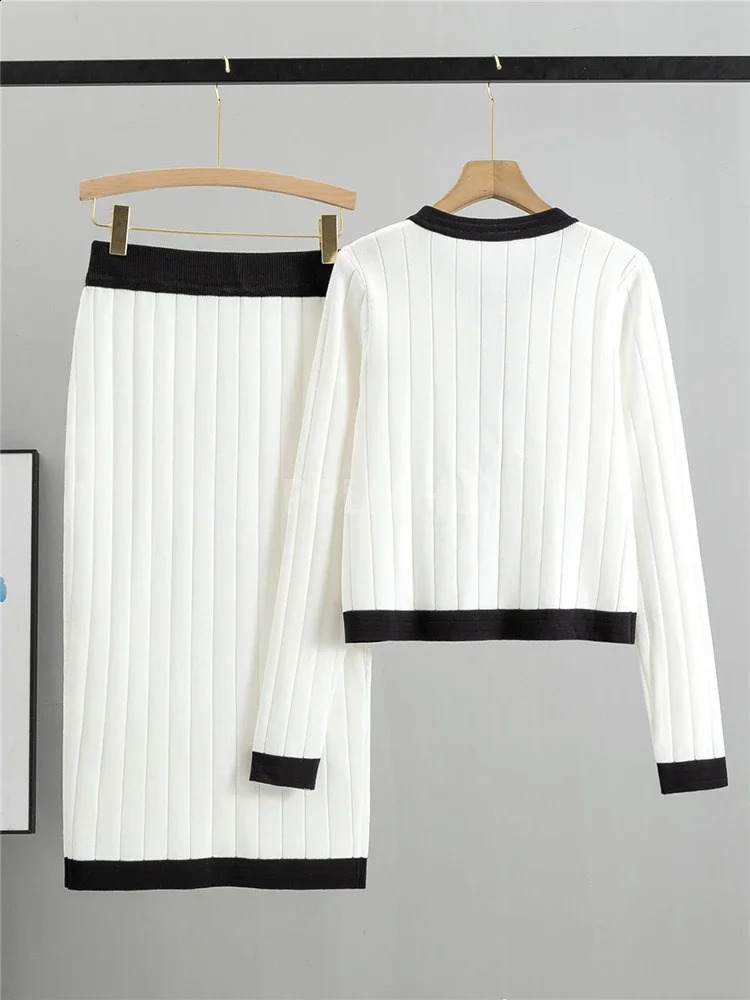 Womens ultrathin Oneck short sweater cardigan 2piece set Korean retro knitted skiing chic button Malhas Faldas Conjuno 240823
