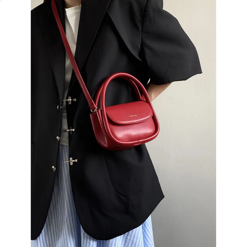 Fashionable and Simple Red Cross Bag Wedding Handbag Mini Full Match Small Square Bag Solid Color Texture Classic Shoulder Bag 240912