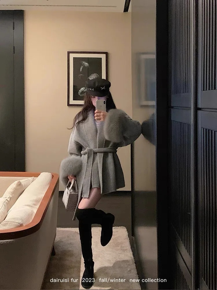 highend doublesided wool shoulder strap coat for women detachable cuffs fox fur temperature cashmere short jacket 240823