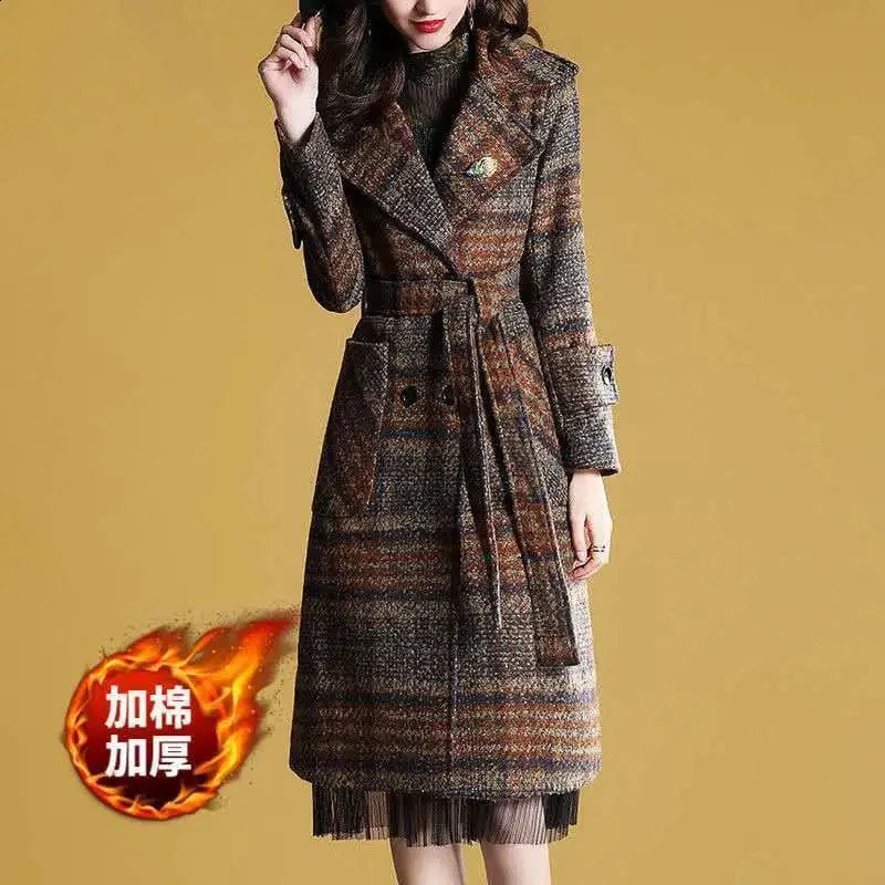 Women Lattice Woolen Coat Mid-length Korean Woolen Jacket Female Winter Loose Thick Profile Small Woolen Coat Belt A819 240822