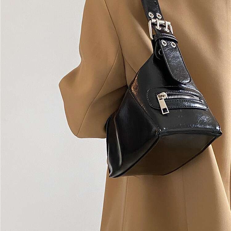 Luzi 2024 niche design new versatile one shoulder portable small for women's spring/summer motorcycle underarm bag