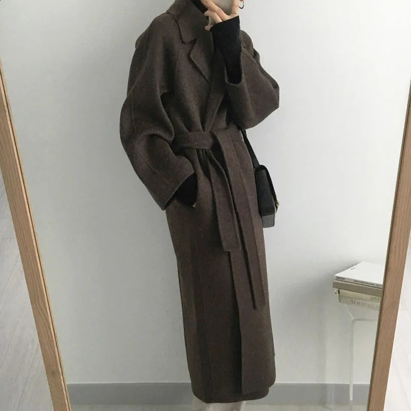 Autumn Winter Woolen Coat Women Fashion with Belt Turn Down Collar Warm Overcoat Vintage Brown Long Woolen Jacket Woman 240822