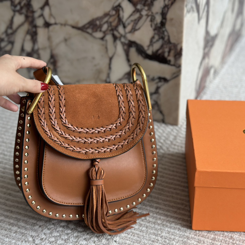 Luxury Fur Shoulder Bag Designer Tassel Crossbody Bags Vintage Pouch Wallets Classic Rivet Messenger Bags Maillard Bumbag Flap Handbag