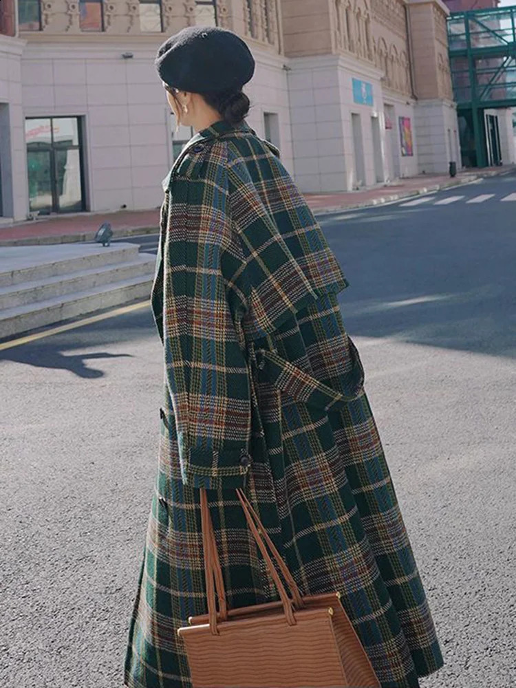Mid Length Warm Wool Blend Plaid Coat Women Thick Streetwear Double Breasted Overcoat Winter Chic Woolen Korean Jackets 240822