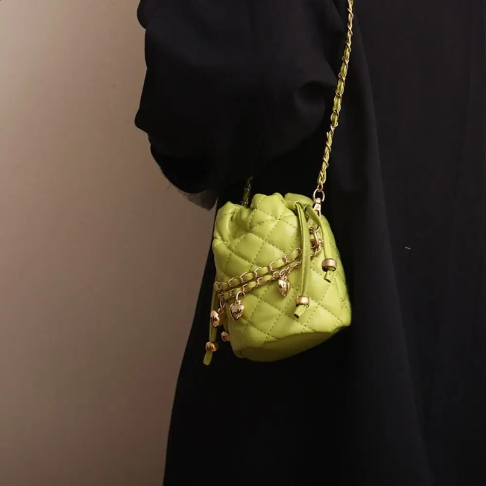 Love Heart PU Leather Chain Lipstick gge Bucket Crossbody Phone Storage Single Shoulder Bag 240823