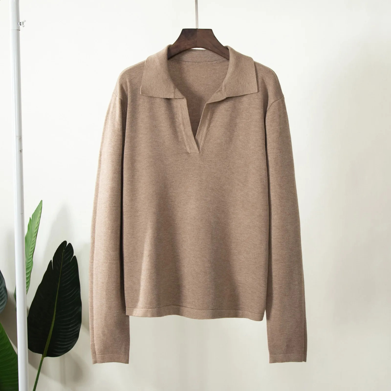 Spring and autumn vintage womens shirt Y2k Vneck pocket zipper sweater long sleeved Tshirt solid color office top 240822
