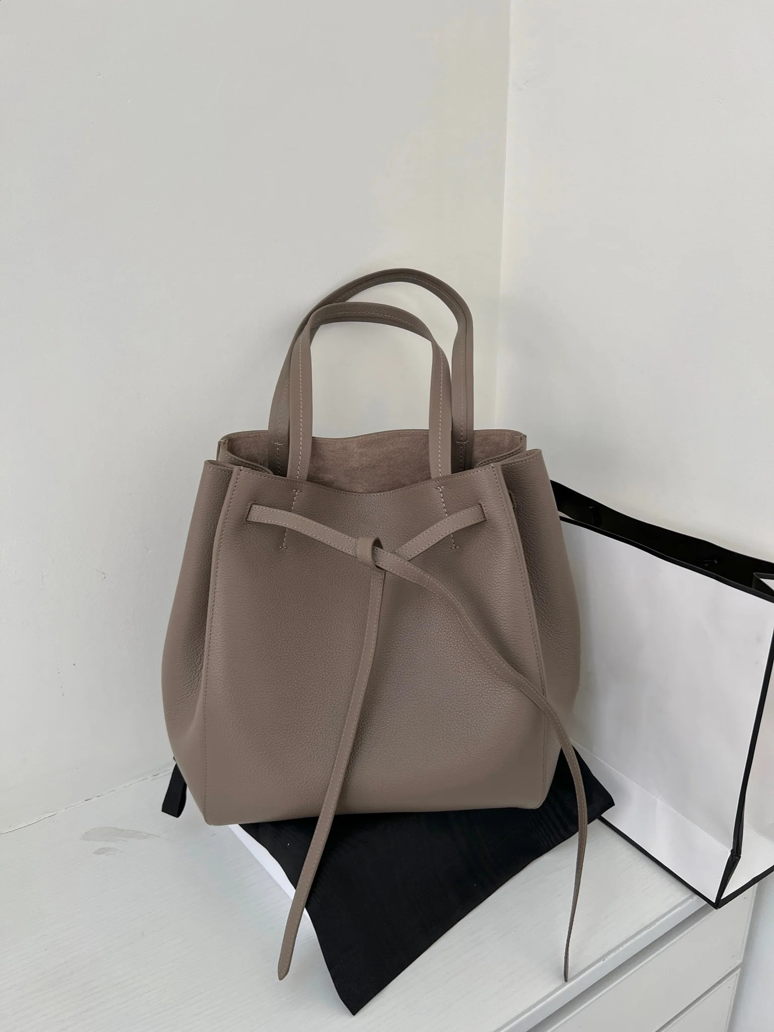 large capacity shopping bag handbag shoulder soft cowhide fashion version womens 240823