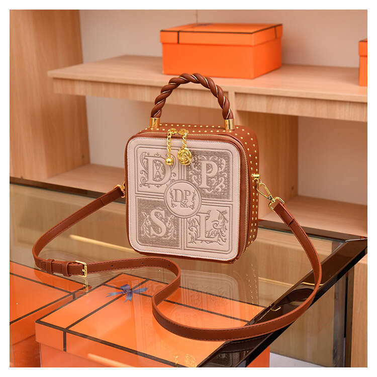 Women's 2024 new light high-end fashion versatile embroidered handbag, single shoulder crossbody small square bag