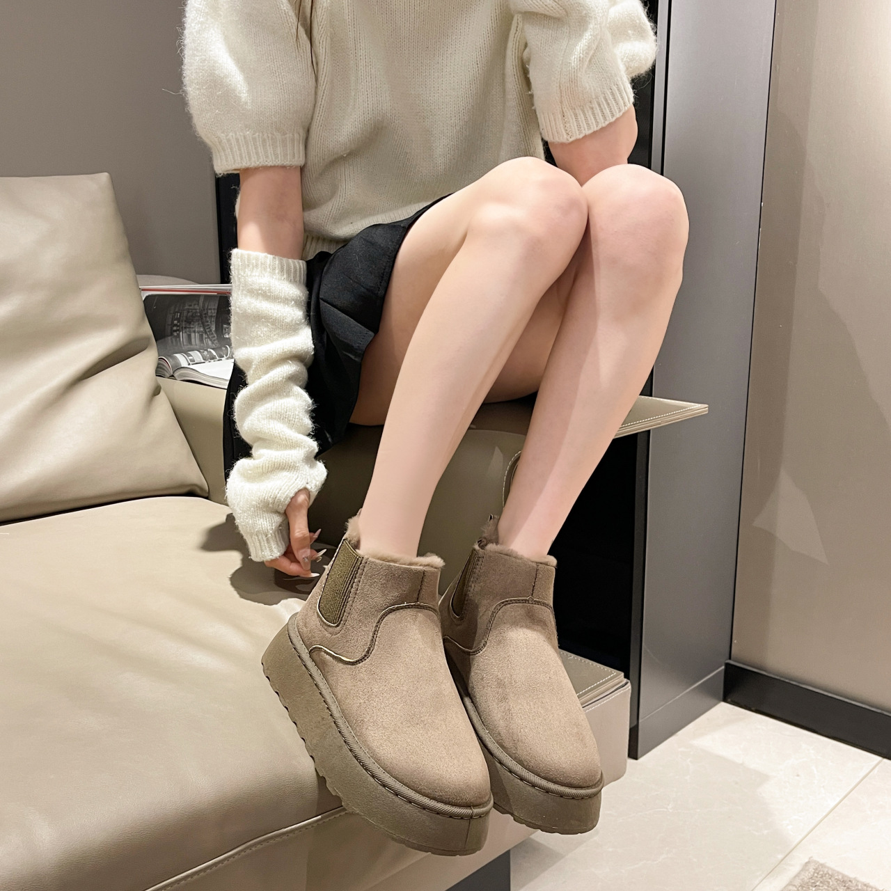 Anti slip thick short tube with plush insulation large size bread shoes