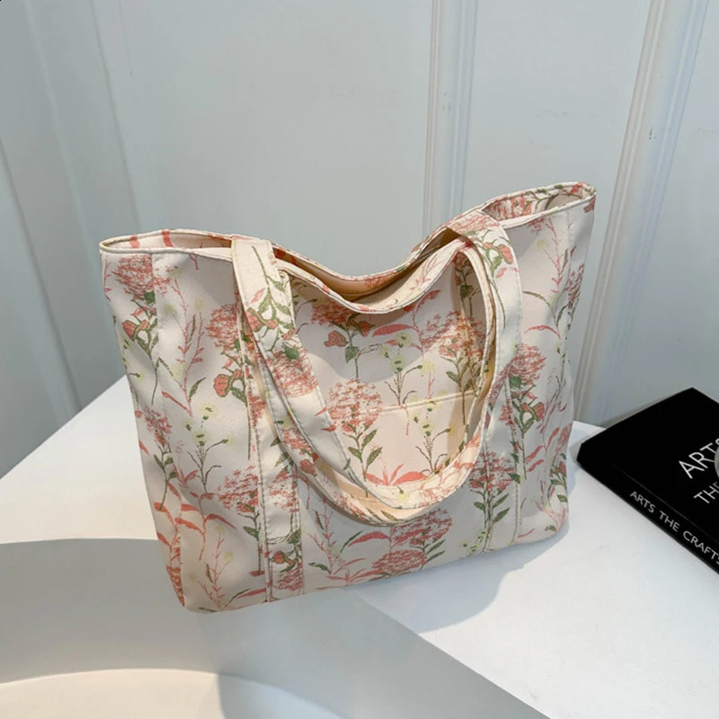 Fashionable shoulder bag stylish diagonal cross large capacity handbag 240829