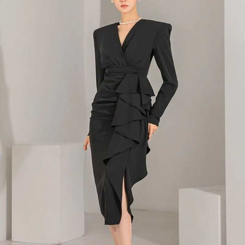 Womens Autumn and Winter Pullover V-neck Patchwork Ruffles Waist Folding Solid Color Commuting Long Sleeved Dress 240823