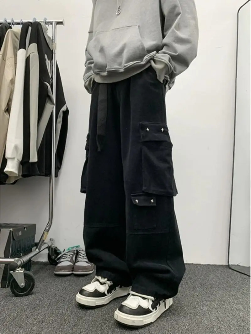 American hip-hop large pocket workwear pants for men and women in autumn trend loose fitting straight leg casual wide leg pants 240822