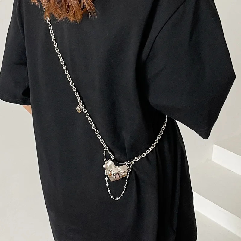 Metal Silver heart shape Waist Bag Crossbody bag mini Bag Chain Womens Bag 240822