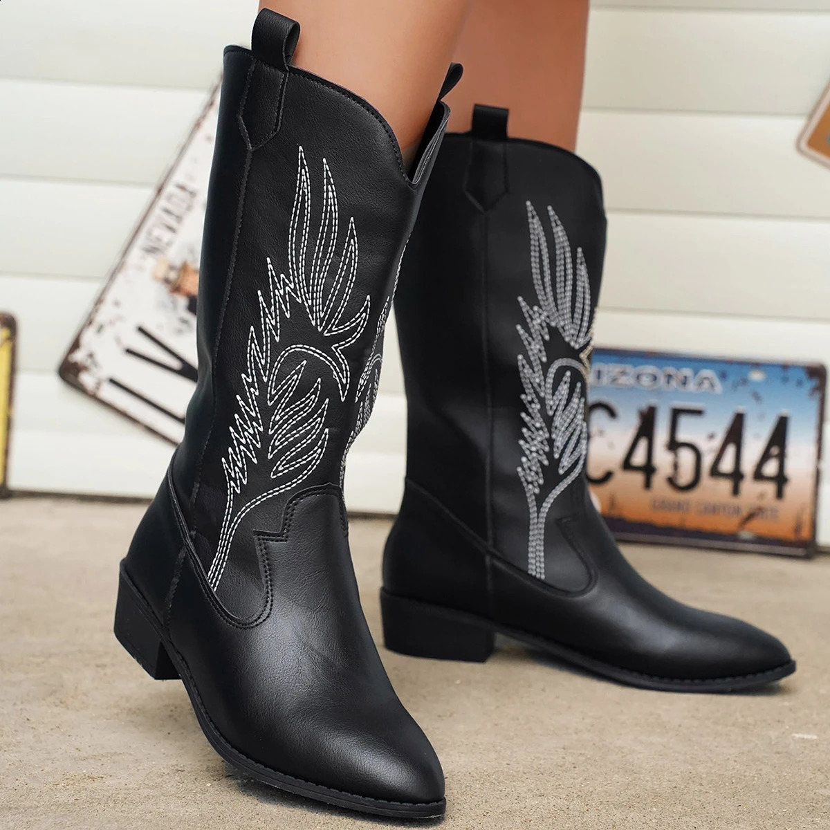 Womens Winter Boots Leather Square Heel Western Cowboy Boots Mid calf Totem Knight Womens Boots Outdoor Skating Boots Womens Shoes 240823