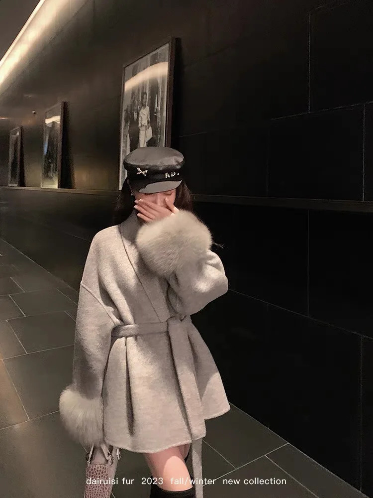 highend doublesided wool shoulder strap coat for women detachable cuffs fox fur temperature cashmere short jacket 240823