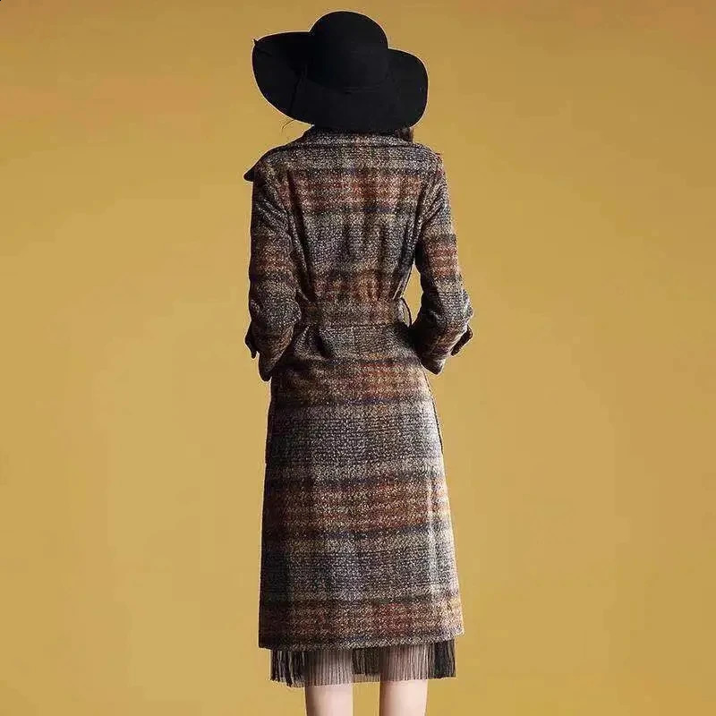 Women Lattice Woolen Coat Mid-length Korean Woolen Jacket Female Winter Loose Thick Profile Small Woolen Coat Belt A819 240822