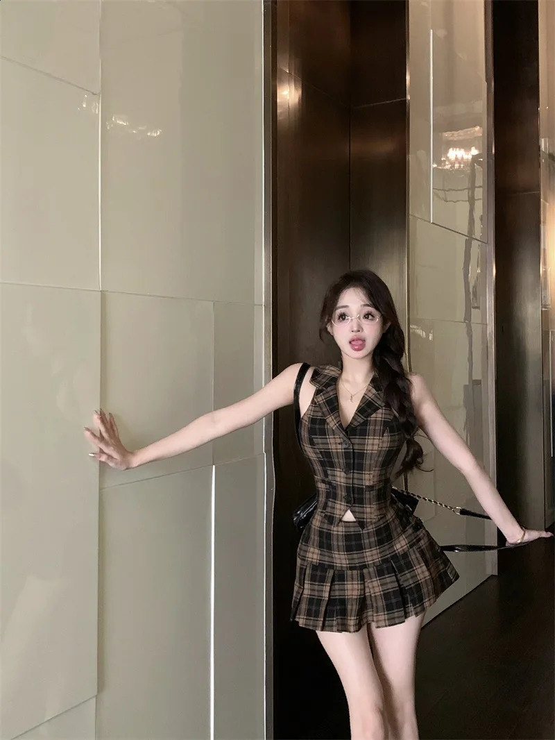 Vintage Suit Womens Summer Coffee Plaid Slim Fit Vest High Waist Short Skirt Two-piece Set Fashion Female Clothes 240823
