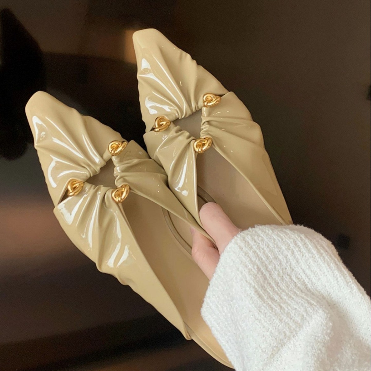 Ddmysports Sheepskin Version Niche Metal Triangle Buckle Hollow Out Pleated Flat Toe Half Slippers For Women Wearing M Ller Shoes OUTDOOR
