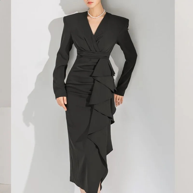 Womens Autumn and Winter Pullover V-neck Patchwork Ruffles Waist Folding Solid Color Commuting Long Sleeved Dress 240823