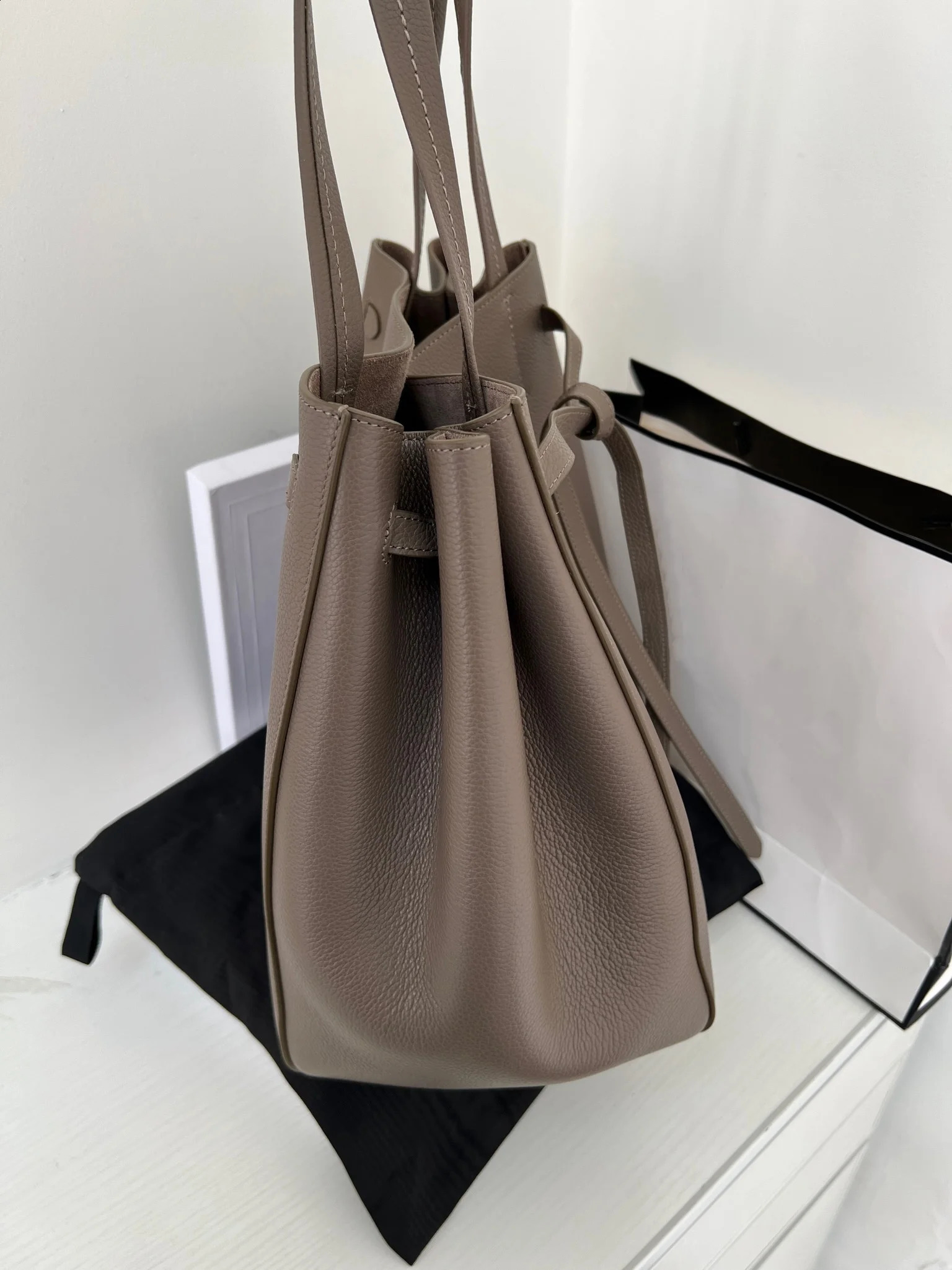 large capacity shopping bag handbag shoulder soft cowhide fashion version womens 240823
