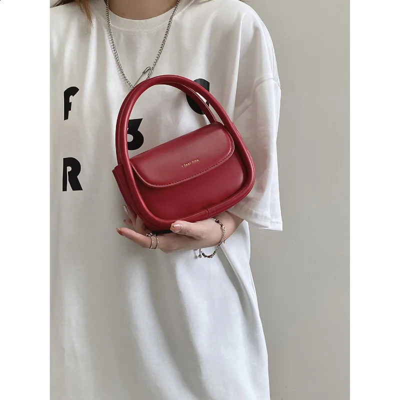 Fashionable and Simple Red Cross Bag Wedding Handbag Mini Full Match Small Square Bag Solid Color Texture Classic Shoulder Bag 240912