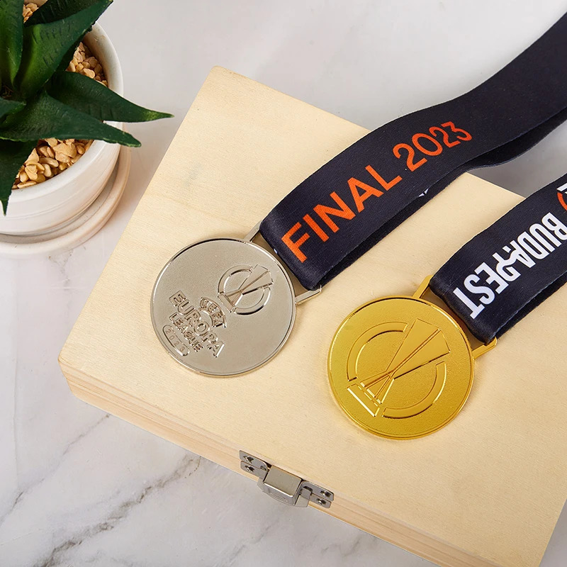 Europa League champion medal metal replica gold football souvenir fan collection 240823