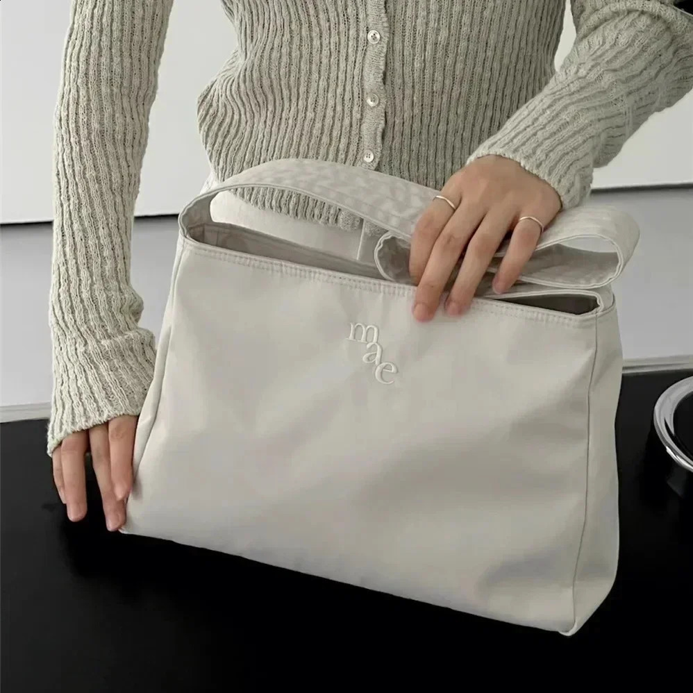 Korean style fashionable handbag nylon embroidered womens simple shoulder bag for underwear 240823