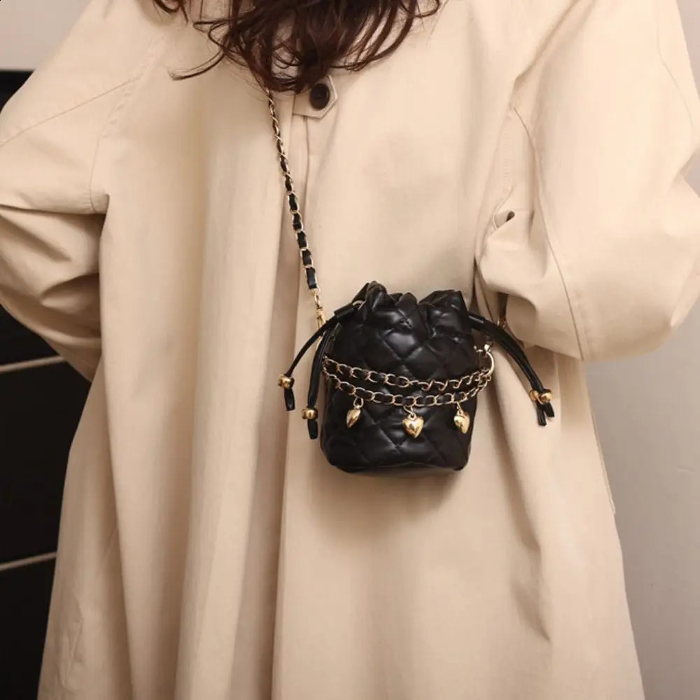 Love Heart PU Leather Chain Lipstick gge Bucket Crossbody Phone Storage Single Shoulder Bag 240823