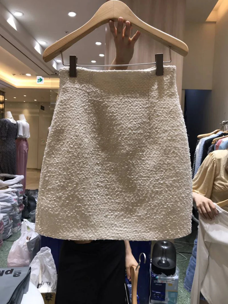 Faldas Mujer Moda vintage high waisted ultrathin wool Aline buttocks wrapped in black coarse tweed skiing mini Jupe oversized wild sexy 240822