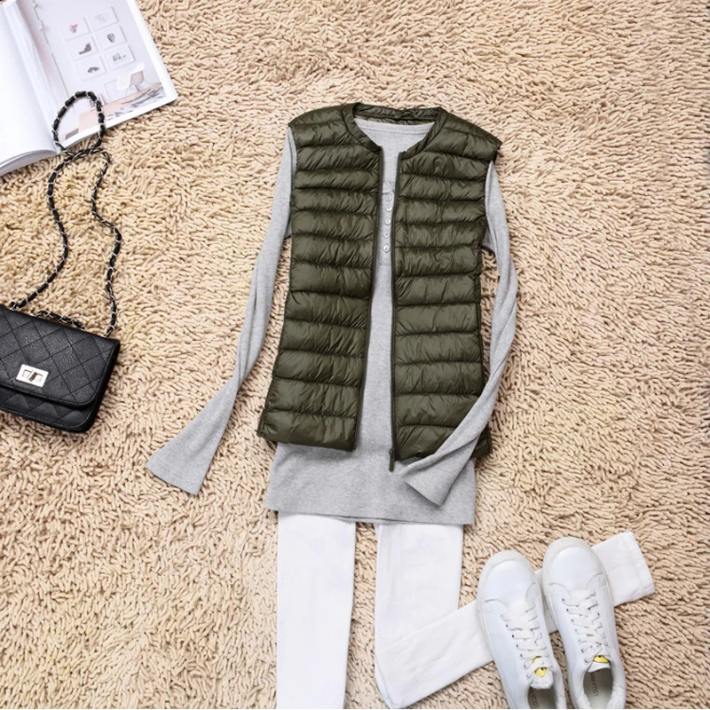 Autumn womens ultra light down vest sleeveless Oneck duck jacket collarless student windproof inflatable 240823