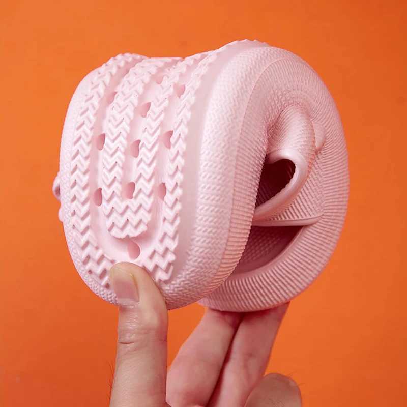 New Arrival Thick platform cloud slider womens fashionable buckle soft bottom pillow slider sandals womens summer beach anti slip flip cover T250108