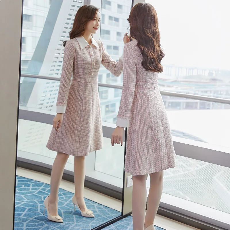 Autumn er Runway Plus Size Woolen Dress Women Vintage Plaid Tassel Long Sleeve Buttons Office Tweed Dress 240823