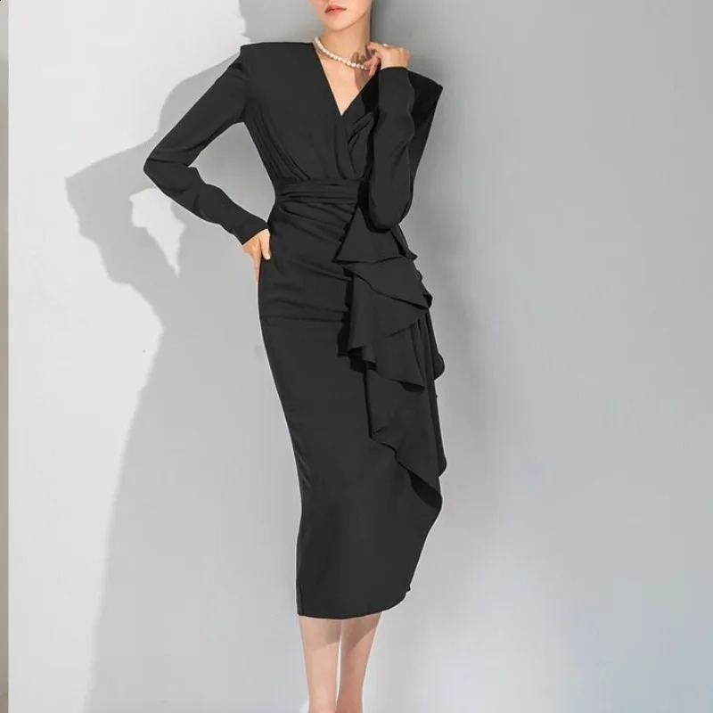 Womens Autumn and Winter Pullover V-neck Patchwork Ruffles Waist Folding Solid Color Commuting Long Sleeved Dress 240823