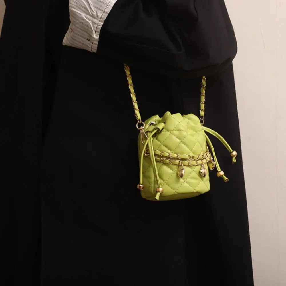 Love Heart PU Leather Chain Lipstick gge Bucket Crossbody Phone Storage Single Shoulder Bag 240823