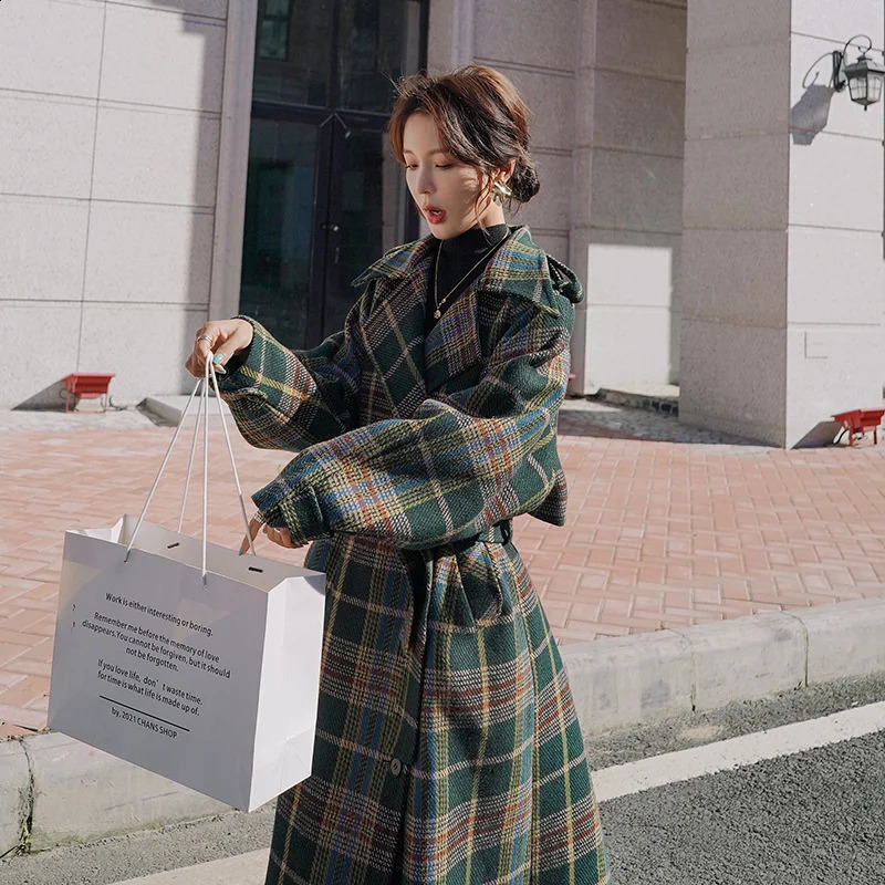 Autumn And Winter Temperament Retro Simple Medium And Long Loose Plaid Belt All-match Woolen Coat Womens Trend 240822