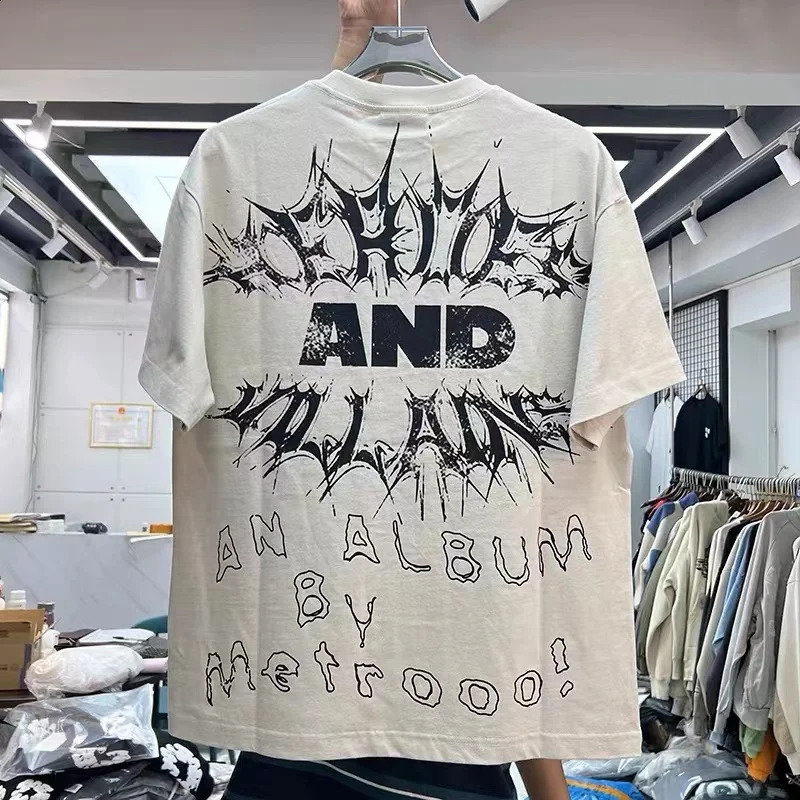 High Street sunset figures printed roundnecked apricot shortsleeved tshirt 240822