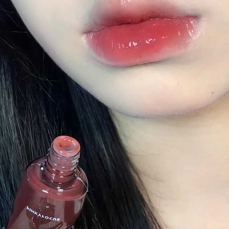 Mirror gloss waterproof stick free cup durable easy to stain moisturizing liquid lipstick makeup W241101