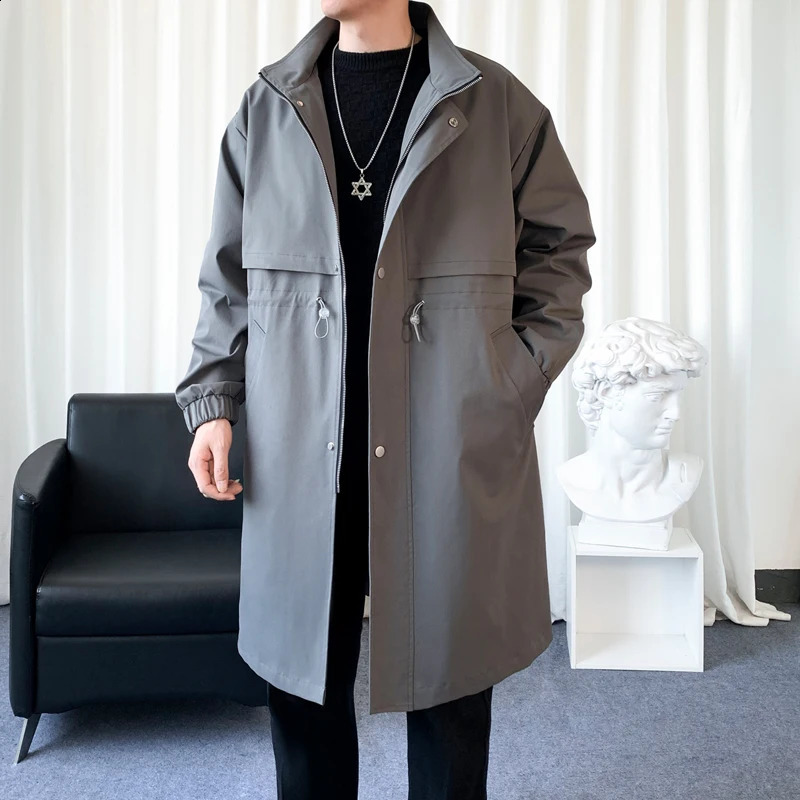 Streetwear Men Trenchcoat Handsome Fashion Trench Male Loose Stand Collar Windbreaker Overcoat Korean Autumn Male Coat 240822
