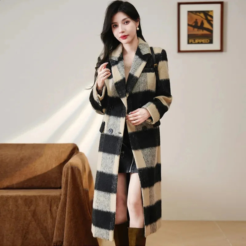 Autumn Winter Fashion High-quality Plaid Woolen Coat Womens Korean Slim Long Casual Wool Overcoat Female Outerwear 240822