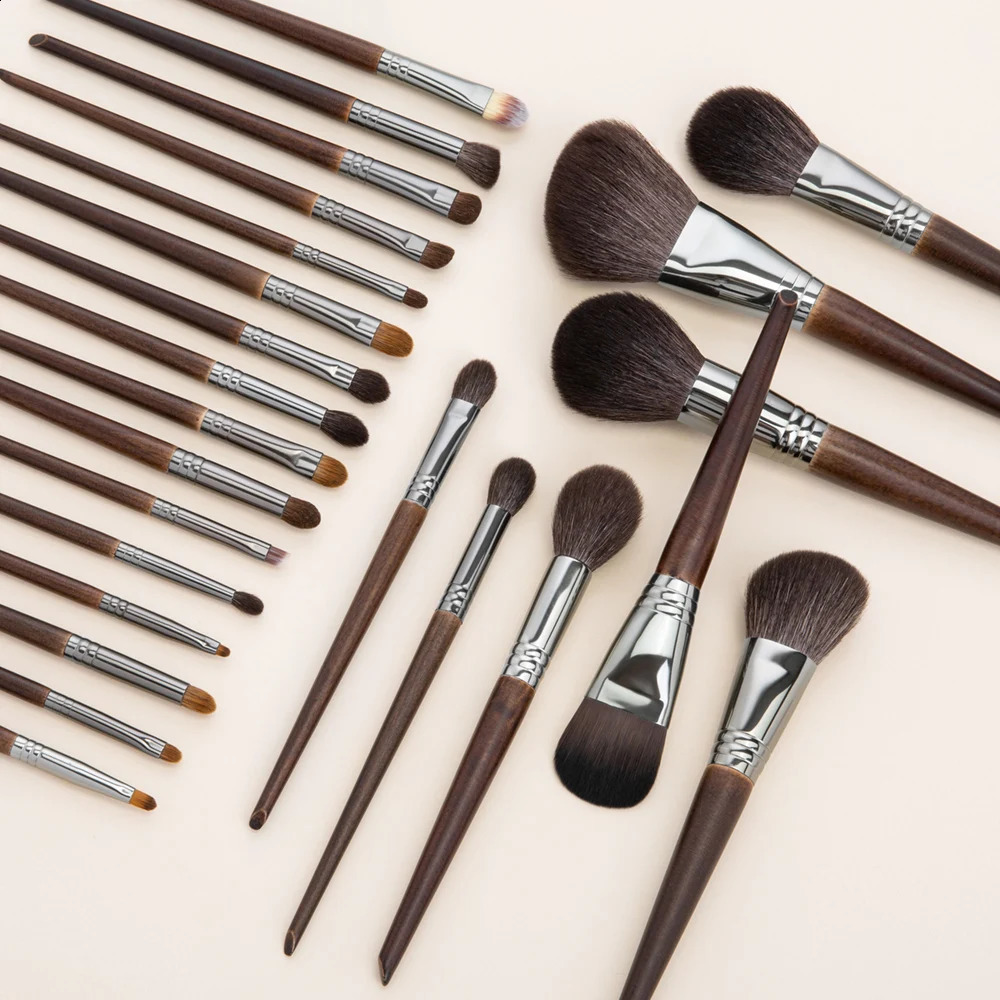 O 24 makeup brushes with pockets professional goat hair brush shell holder powder base set 240801