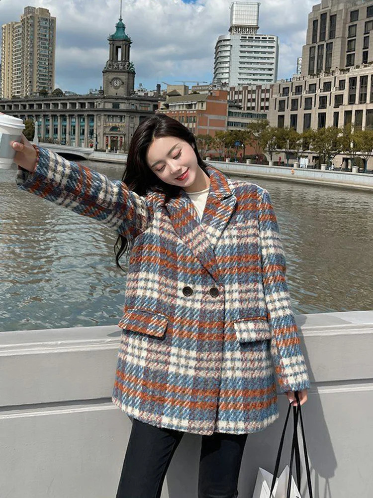 Mid Length Thick Vintage Plaid Woolen Coat Fall Winter Women Korean Loose Parkas Overcoat V Neck Warm Single Button Jaqueta 240822