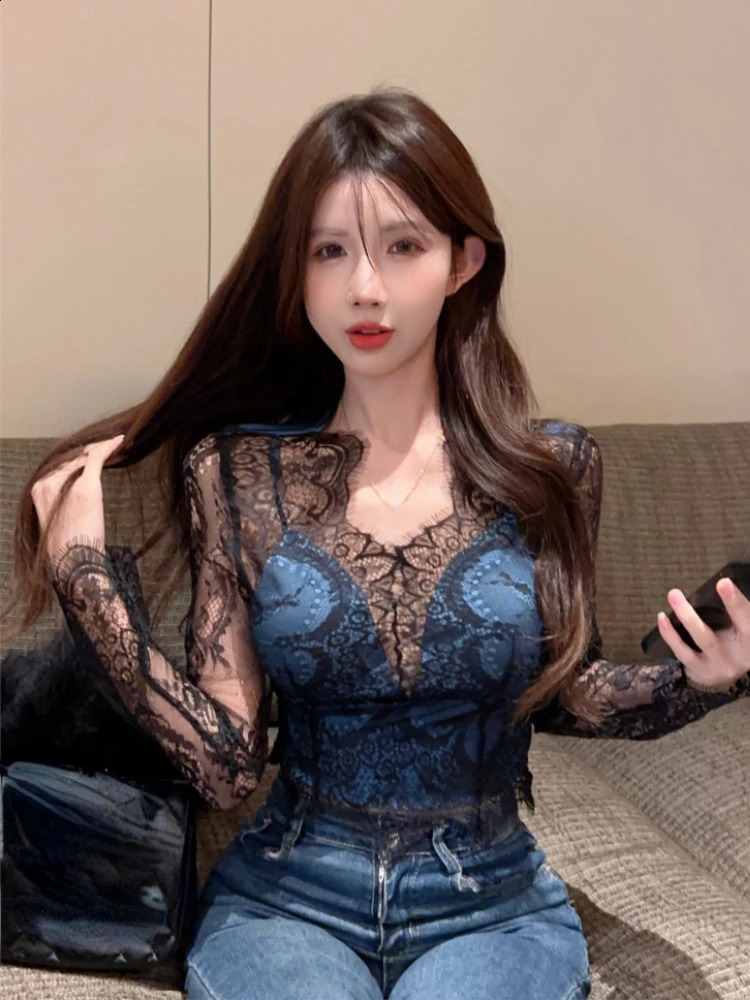 Blusas Mujer De Moda Womens Sexy Lace Shirt Vneck Long Sleeve Crop Top Warm Korean Fashion Retro w240824