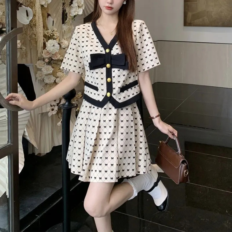 Sweet Bow Printed Matching Sets Summer Two Piece Set Elegant V-Neck Single-breasted Female Stylish Pleated Mini Skirts Sets 240823