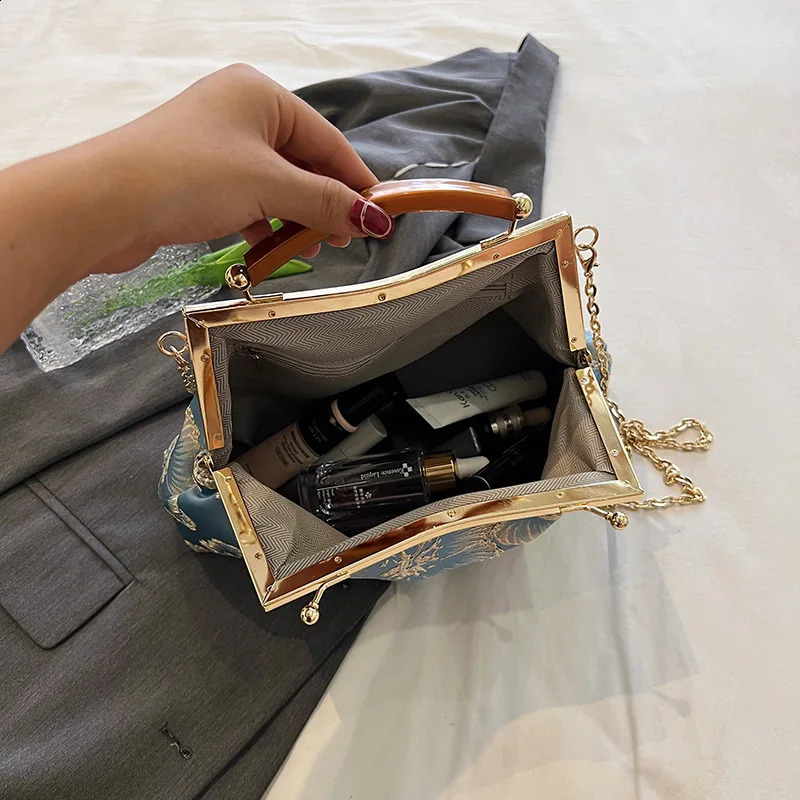 Chinese Flower Embroidery Handbag Chain Shoulder Crossbody Bag Vintage Elegant Evening Clutch Pinch Buckle Shell Phone Pouch 240822Z