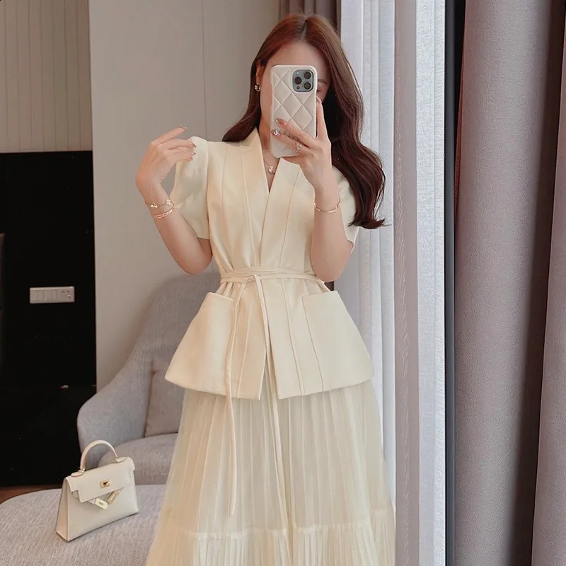 French Celebrity Suit Top Mesh Skirt Two-piece Set Women Lace Up V-neck Bubble Sleeve Shirring Temperament Fashion Summer Wear 240823