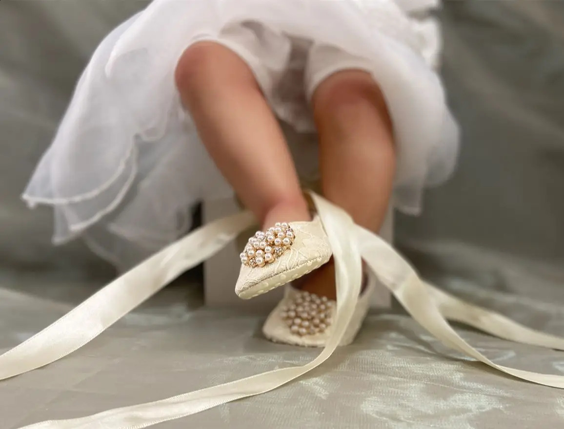 Ivory Lace Baptism Girl Shoes Pography Flower Baby Glitter Pearly Flower Shoes Soft Comfortable Infant Footwear 240813