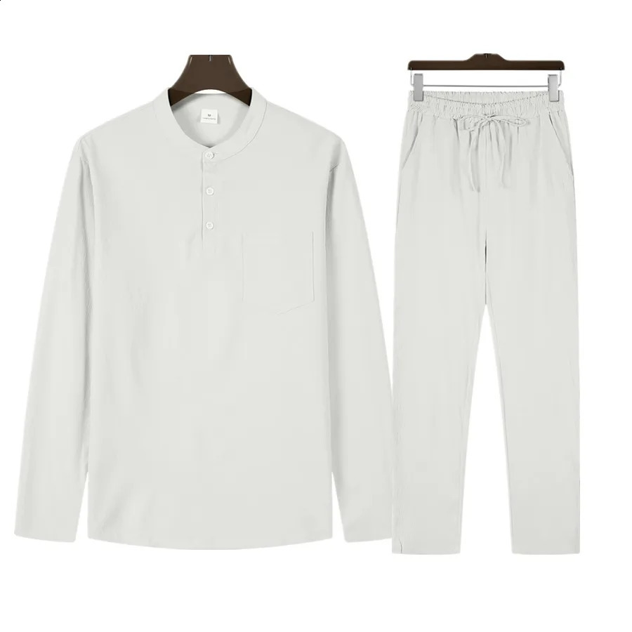 Autumn mens solid color fashionable retro heavyduty long sleeved Tshirt stand up collar strong buckle set 240822