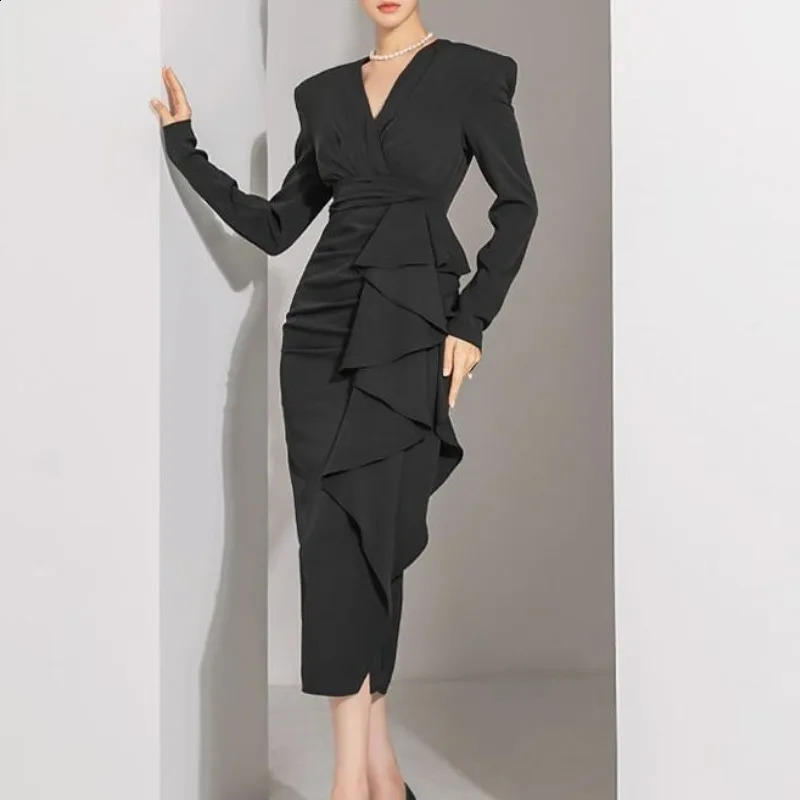 Womens Autumn and Winter Pullover V-neck Patchwork Ruffles Waist Folding Solid Color Commuting Long Sleeved Dress 240823