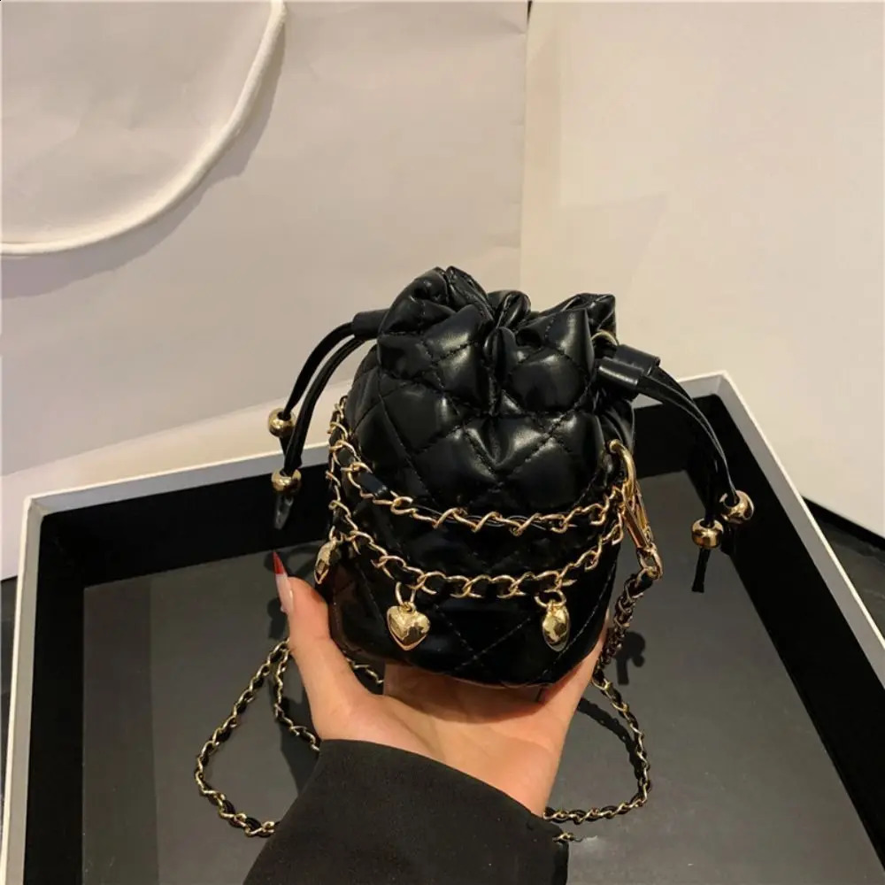 Love Heart PU Leather Chain Lipstick gge Bucket Crossbody Phone Storage Single Shoulder Bag 240823